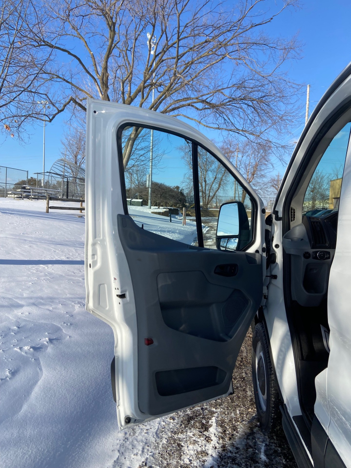 Ford Transit 250 Van Low Roof 60/40 Pass. 148-in. WB 2015