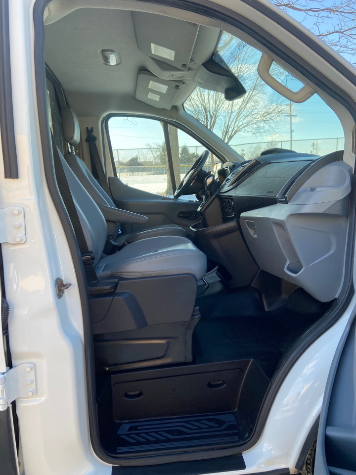 Ford Transit 250 Van Low Roof 60/40 Pass. 148-in. WB 2015