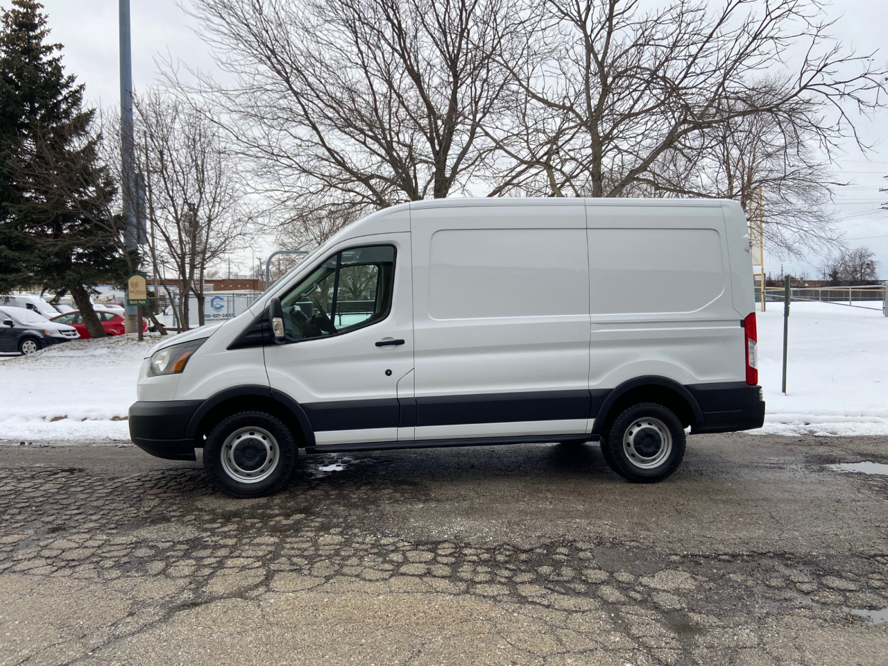 Ford Transit 250 Van Med. Roof w/Sliding Pass. 130-in. WB 2018