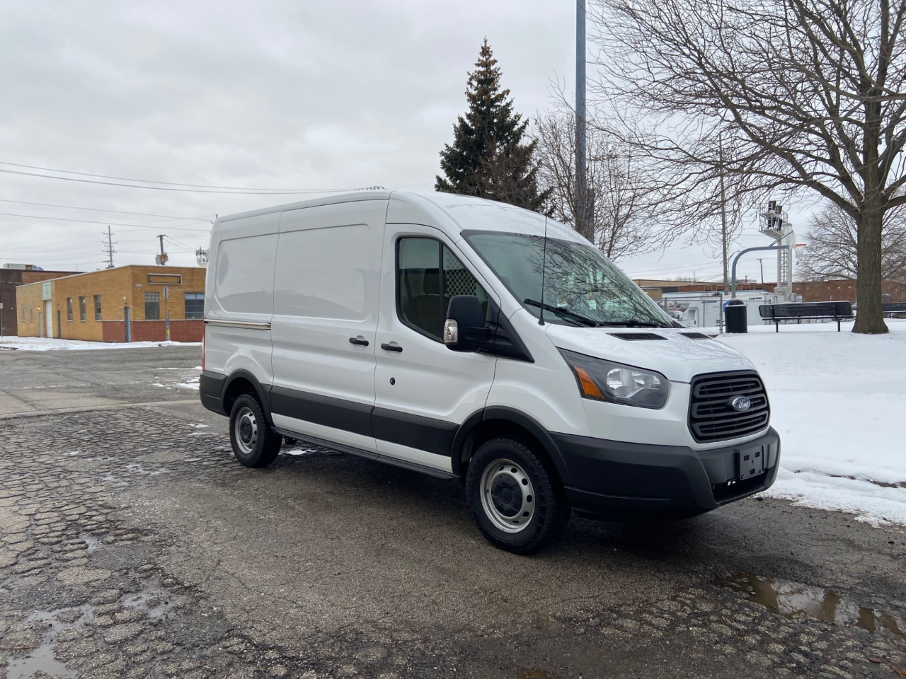 Ford Transit 250 Van Med. Roof w/Sliding Pass. 130-in. WB 2018