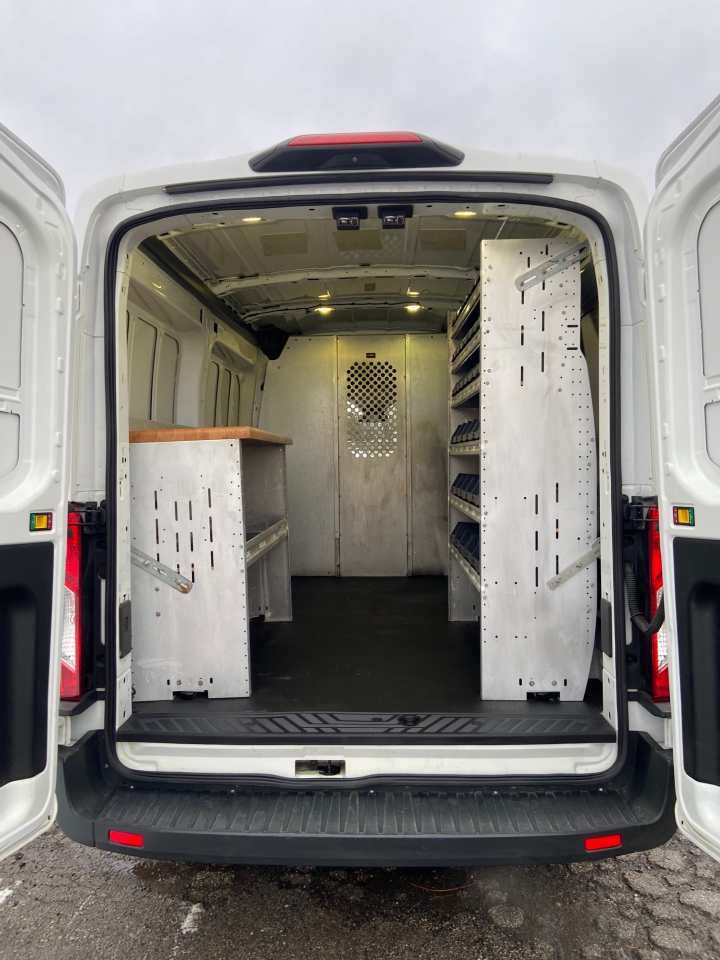 Ford Transit 250 Van Med. Roof w/Sliding Pass. 130-in. WB 2018