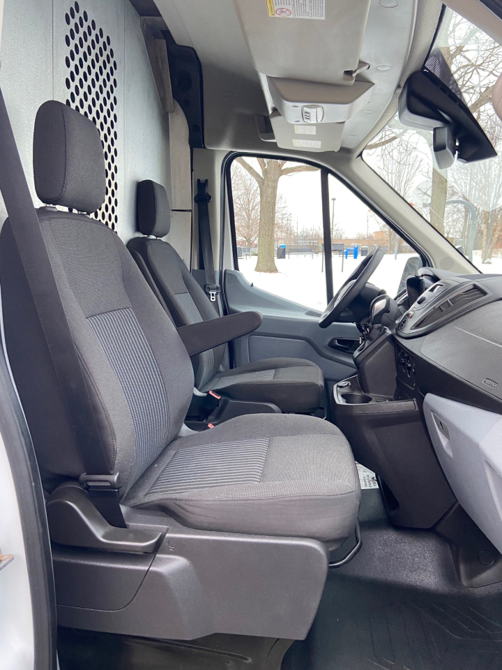 Ford Transit 250 Van Med. Roof w/Sliding Pass. 130-in. WB 2018