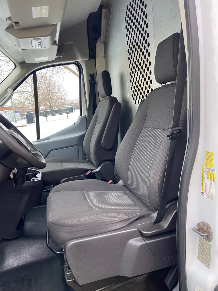 Ford Transit 250 Van Med. Roof w/Sliding Pass. 130-in. WB 2018