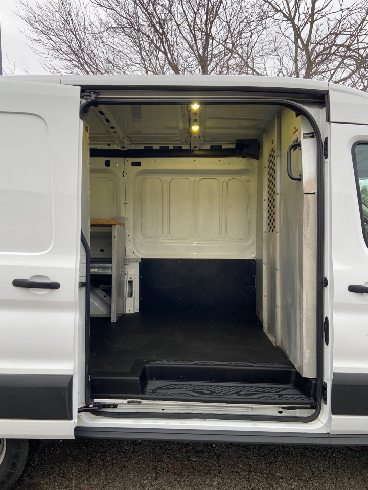 Ford Transit 250 Van Med. Roof w/Sliding Pass. 130-in. WB 2018