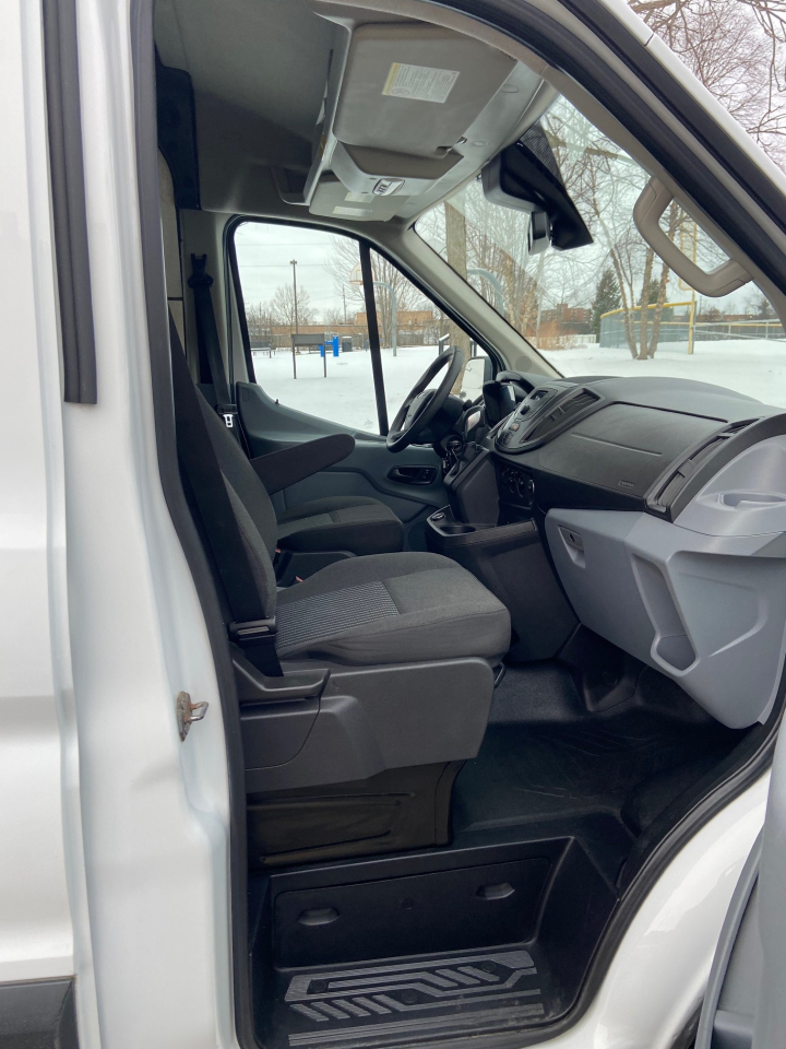 Ford Transit 250 Van Med. Roof w/Sliding Pass. 130-in. WB 2018