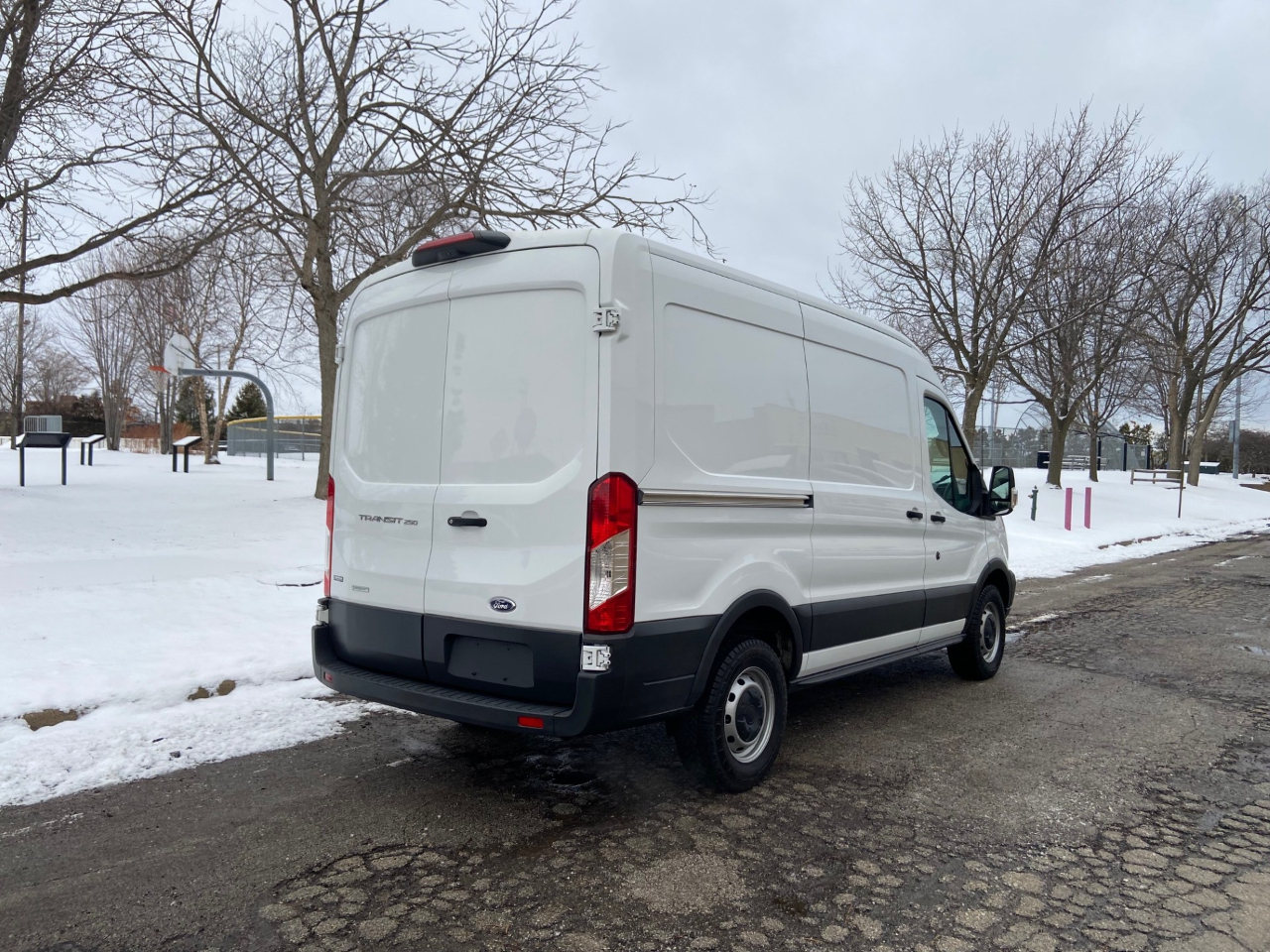 Ford Transit 250 Van Med. Roof w/Sliding Pass. 130-in. WB 2018