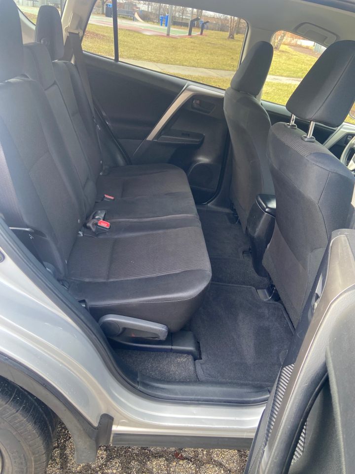 Toyota RAV4 LE AWD 2015