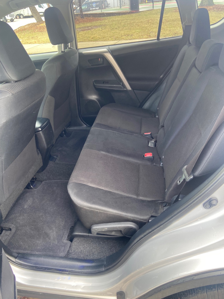 Toyota RAV4 LE AWD 2015