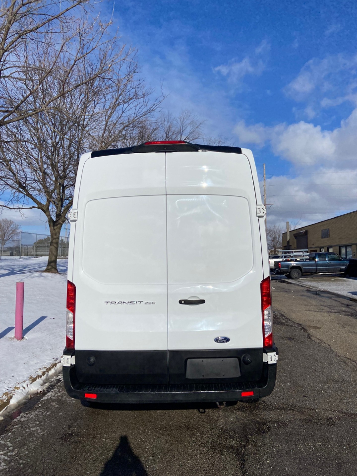 Ford Transit 250 Van High Roof w/Sliding Pass. 148-in. WB 2019