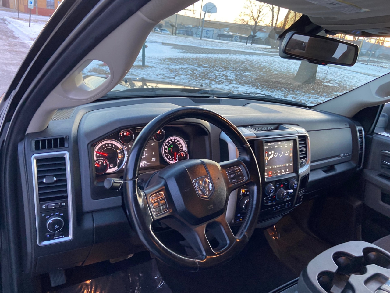 RAM 1500 Classic Big Horn 4x4 Crew Cab 6'4" Box 2019