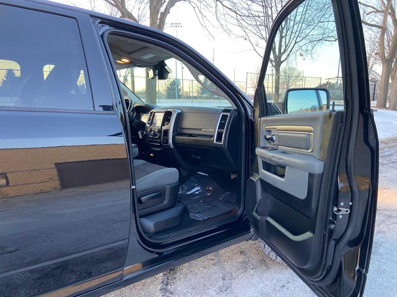 RAM 1500 Classic Big Horn 4x4 Crew Cab 6'4" Box 2019