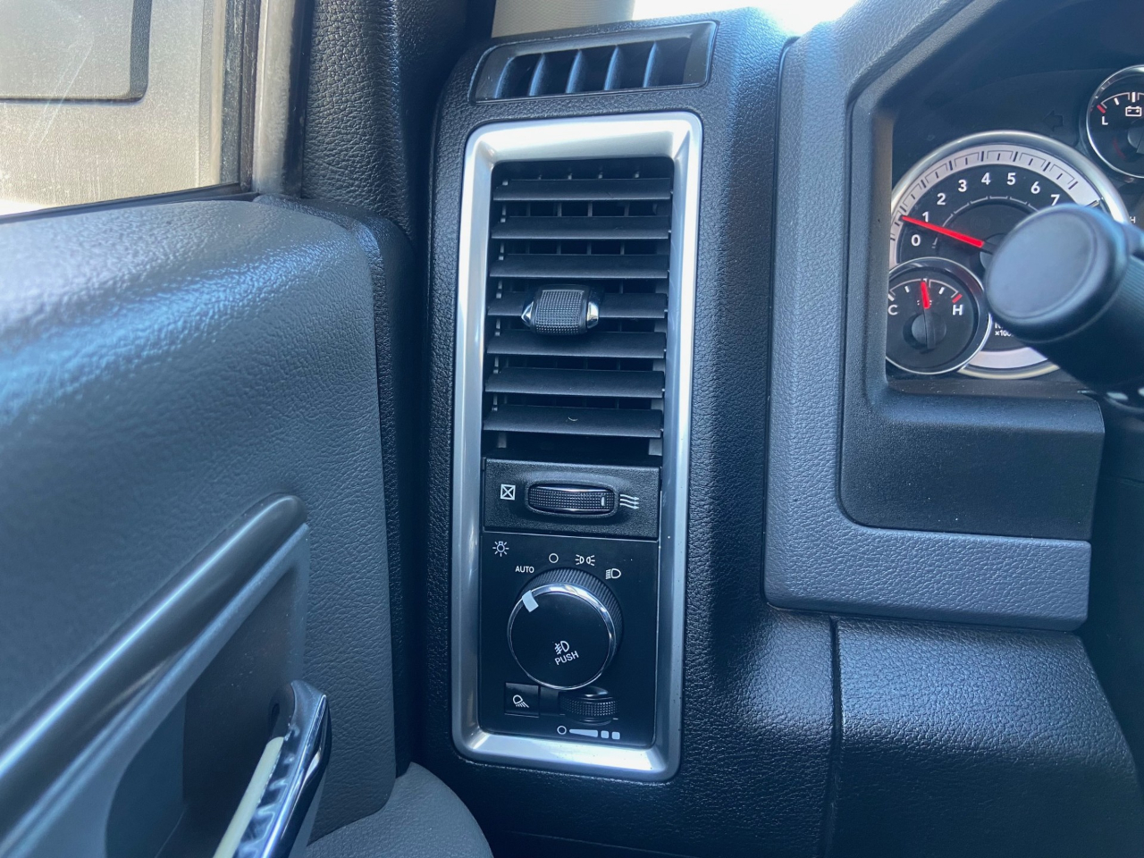 RAM 1500 Classic Big Horn 4x4 Crew Cab 6'4" Box 2019