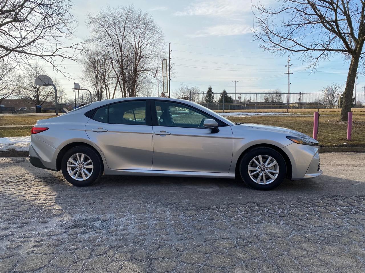 Toyota Camry Hybrid LE 2025