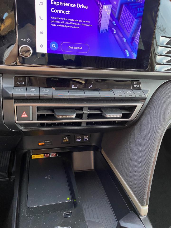 Toyota Camry Hybrid LE 2025