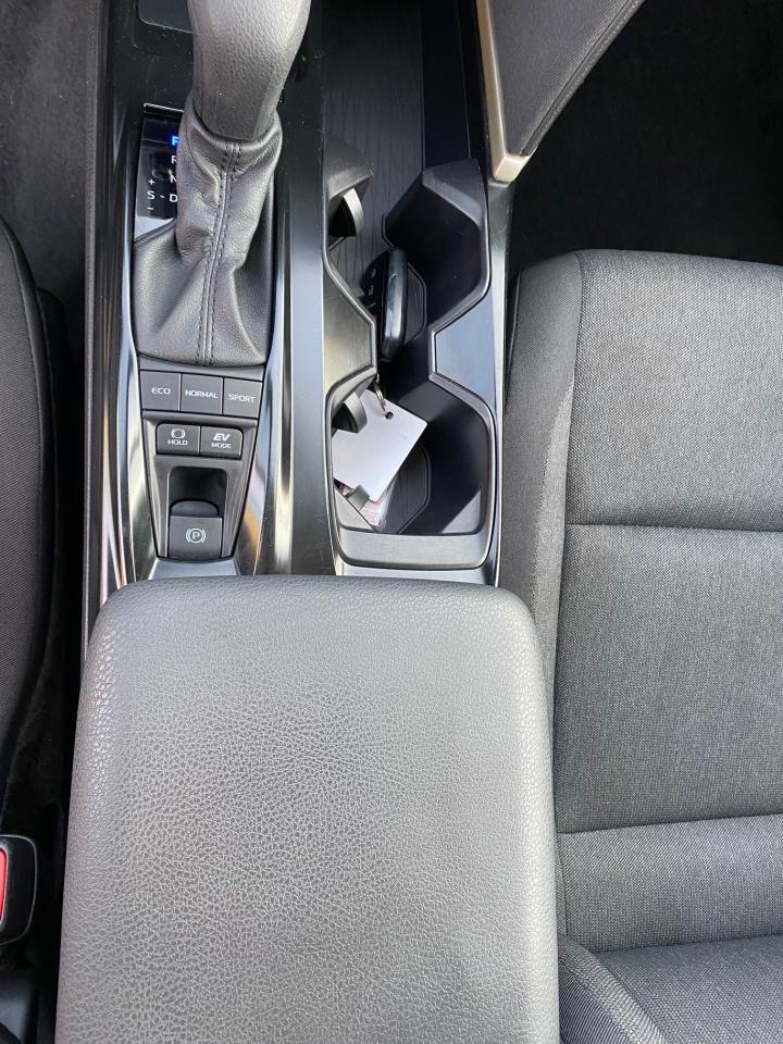 Toyota Camry Hybrid LE 2025