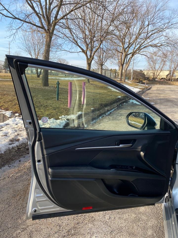 Toyota Camry Hybrid LE 2025