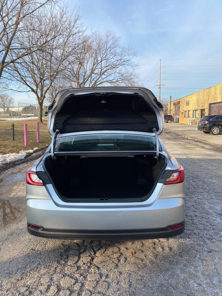 Toyota Camry Hybrid LE 2025