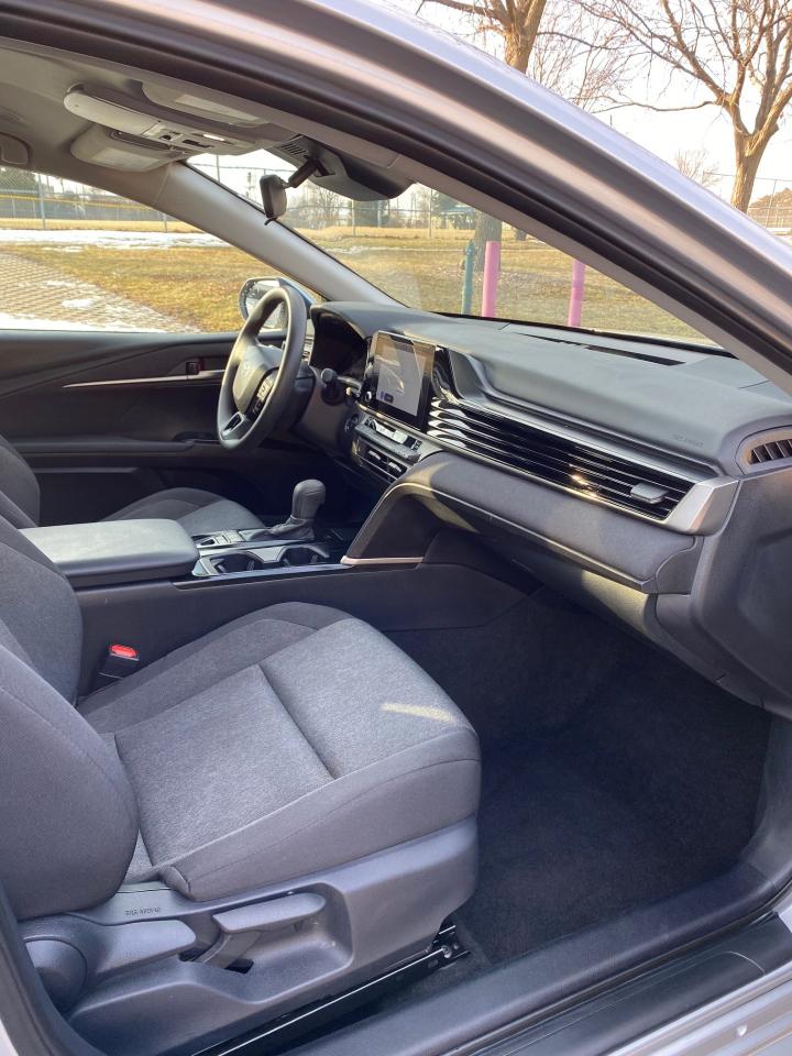 Toyota Camry Hybrid LE 2025