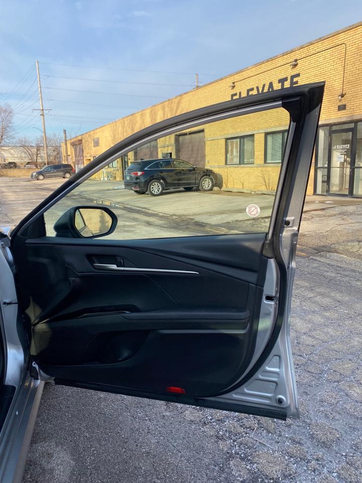 Toyota Camry Hybrid LE 2025