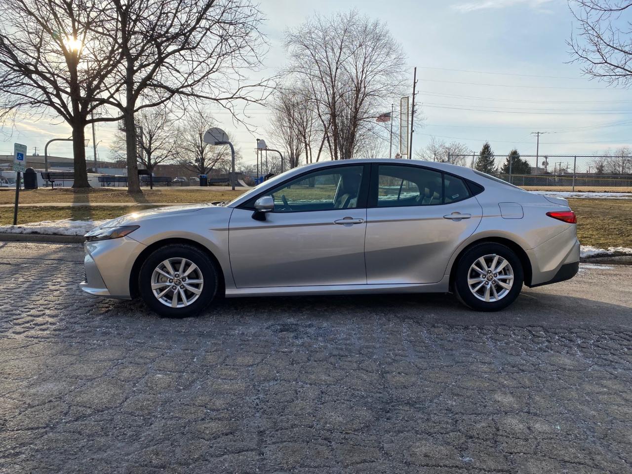 Toyota Camry Hybrid LE 2025