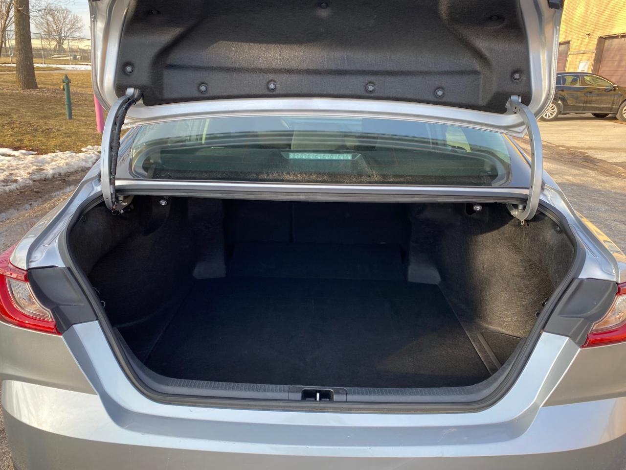 Toyota Camry Hybrid LE 2025