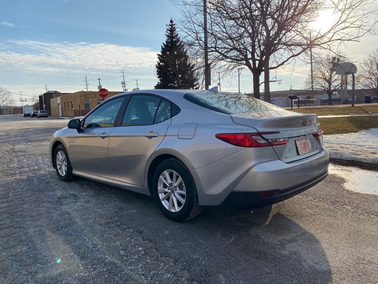 Toyota Camry Hybrid LE 2025