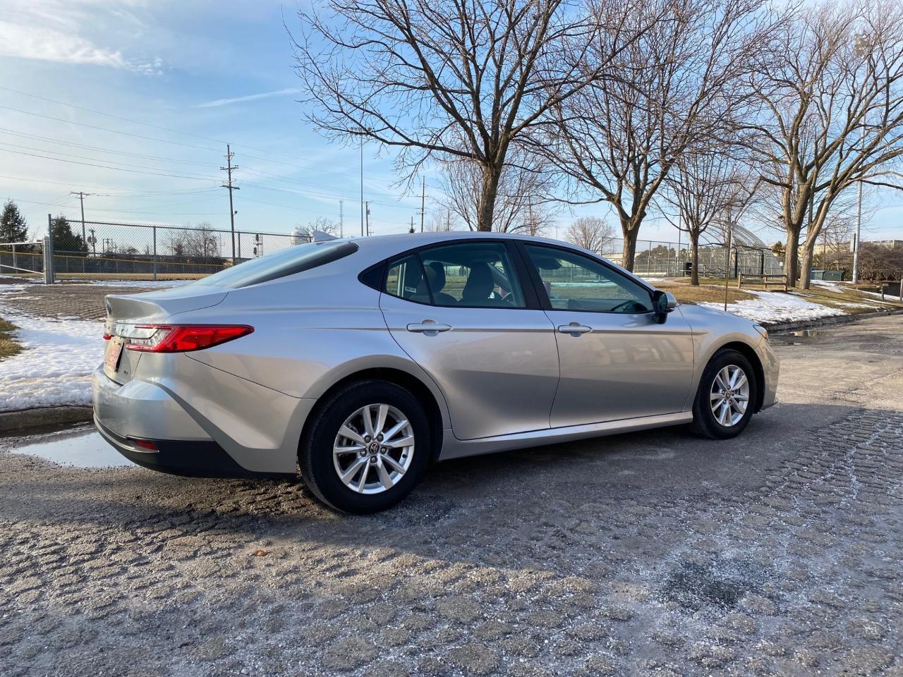 Toyota Camry Hybrid LE 2025