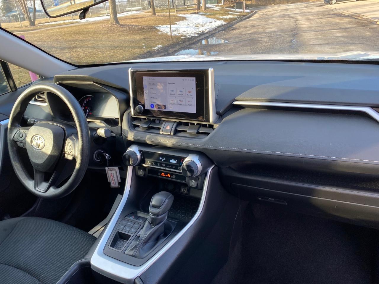 Toyota RAV4 LE AWD 2024