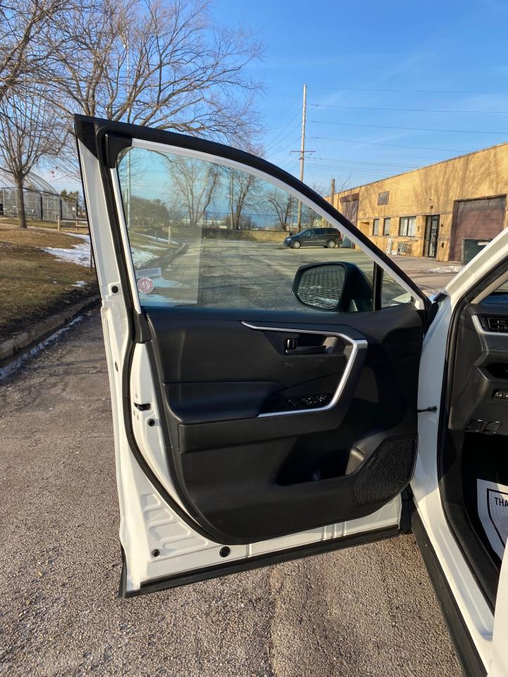 Toyota RAV4 LE AWD 2024