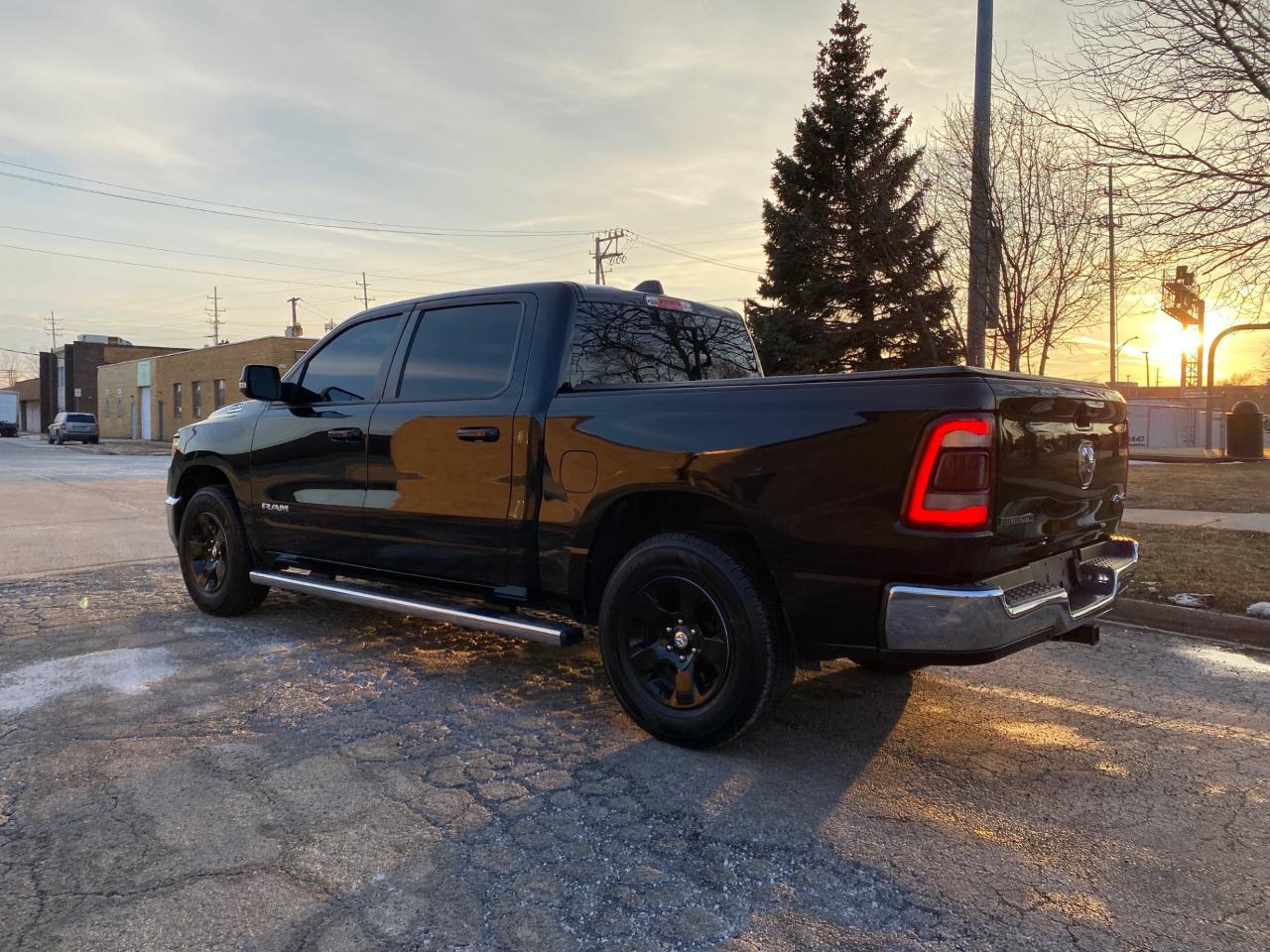 RAM 1500 Big Horn Crew Cab SWB 4WD 2021