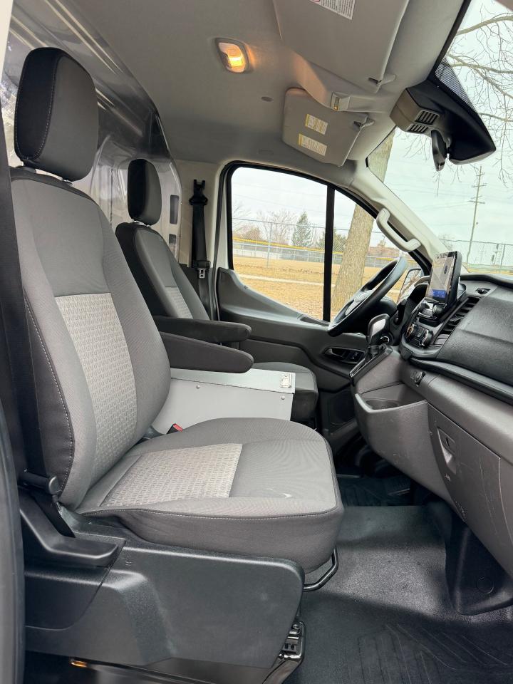 Ford Transit 250 Van Low Roof w/Sliding Pass. 130-in. WB 2020