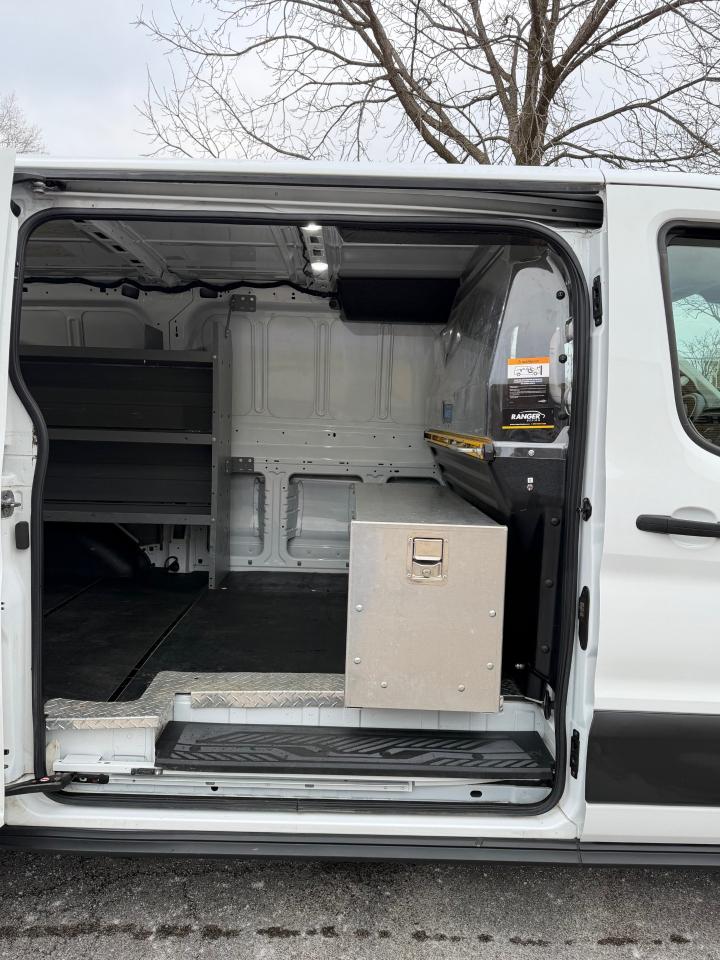 Ford Transit 250 Van Low Roof w/Sliding Pass. 130-in. WB 2020