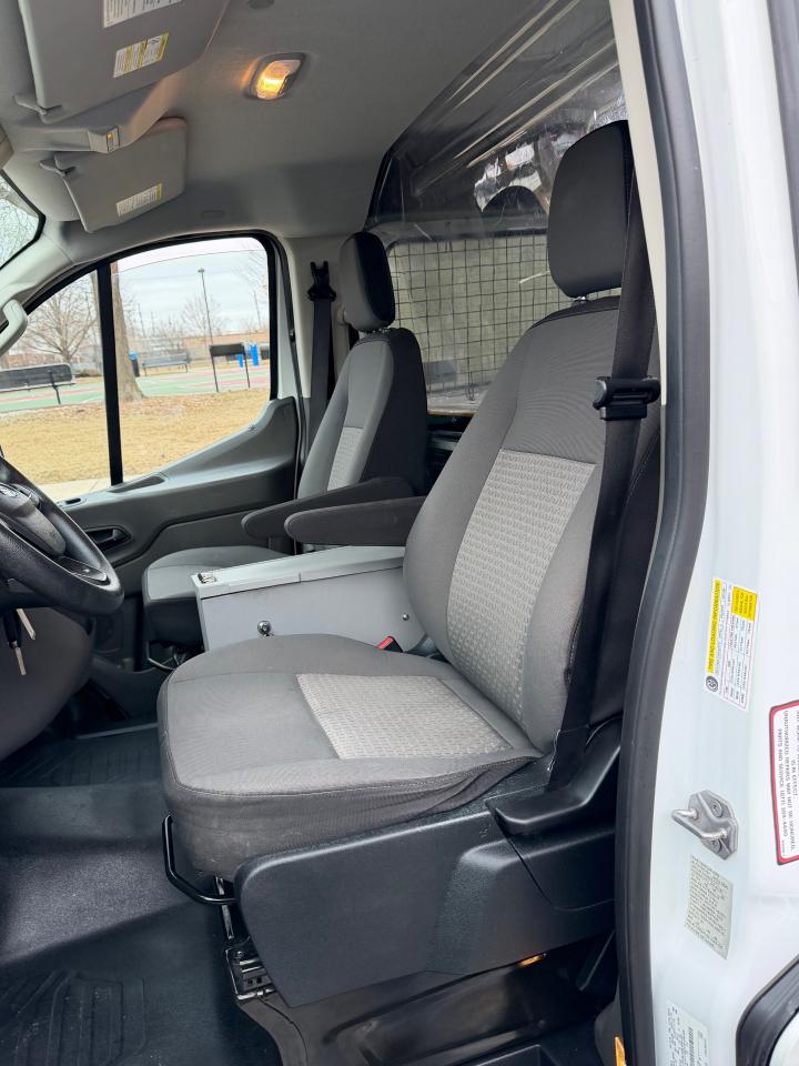 Ford Transit 250 Van Low Roof w/Sliding Pass. 130-in. WB 2020