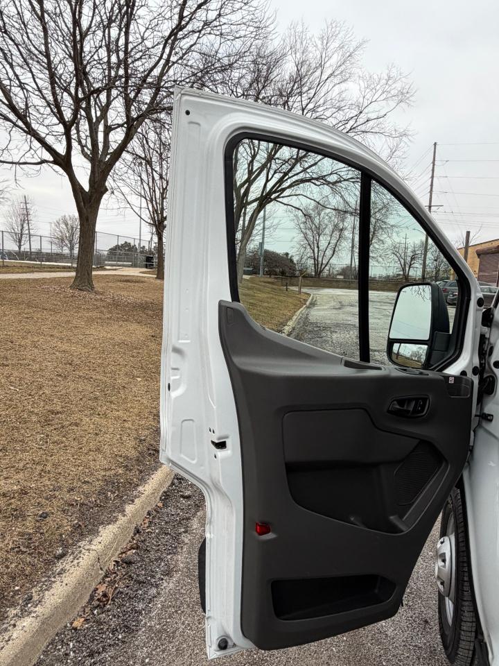 Ford Transit 250 Van Low Roof w/Sliding Pass. 130-in. WB 2020