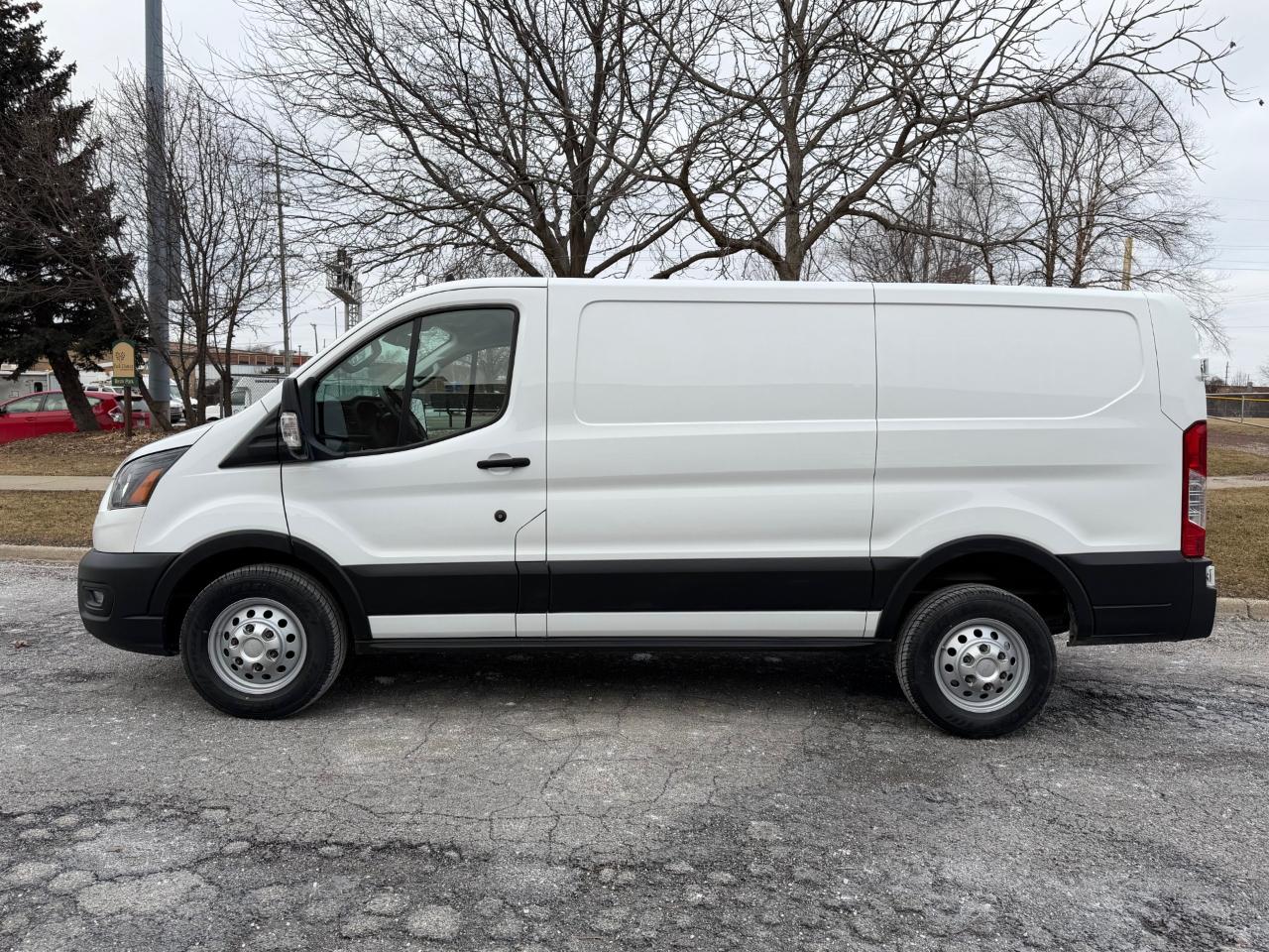 Ford Transit 250 Van Low Roof w/Sliding Pass. 130-in. WB 2020
