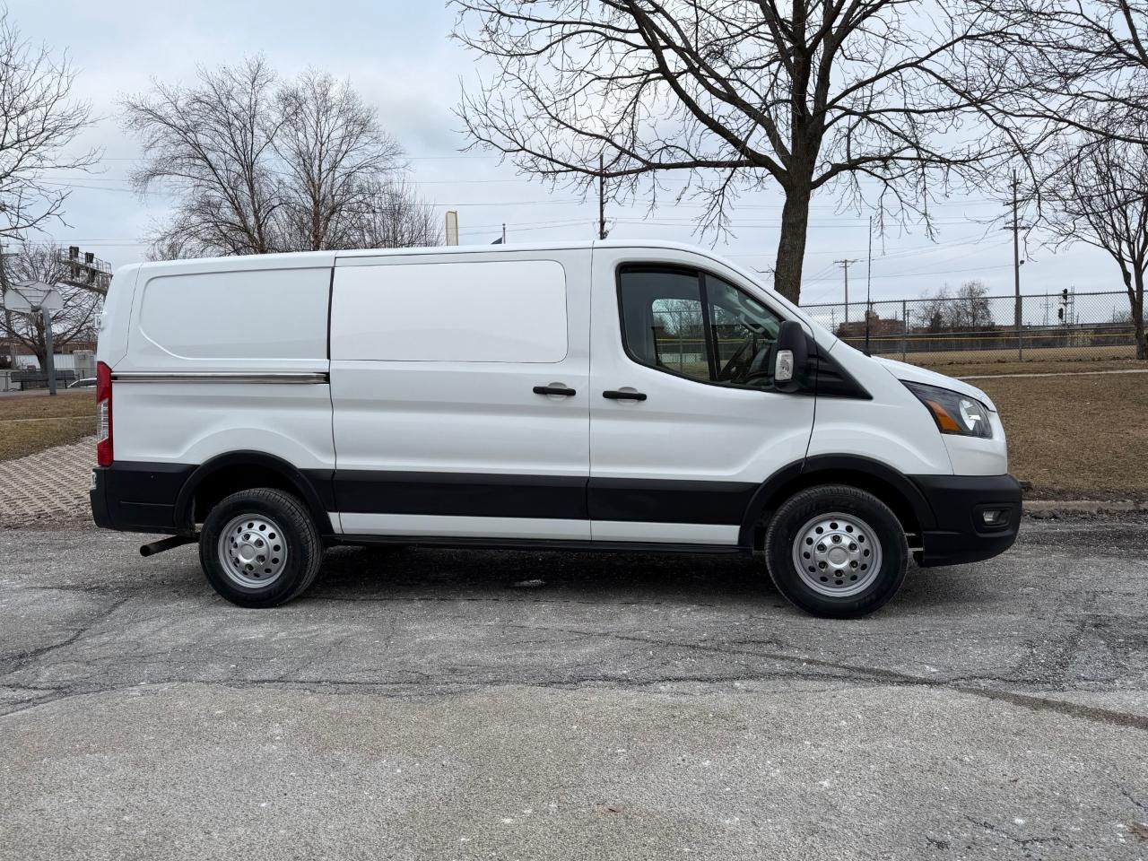 Ford Transit 250 Van Low Roof w/Sliding Pass. 130-in. WB 2020