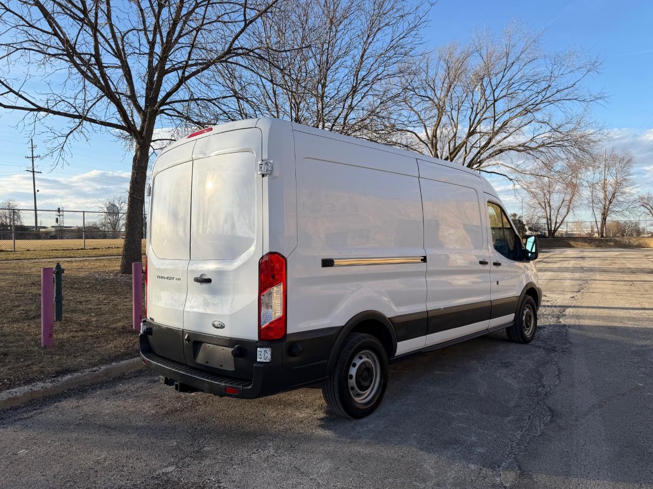 Ford Transit 150 Van Med. Roof w/Sliding Pass. 148-in. WB 2016