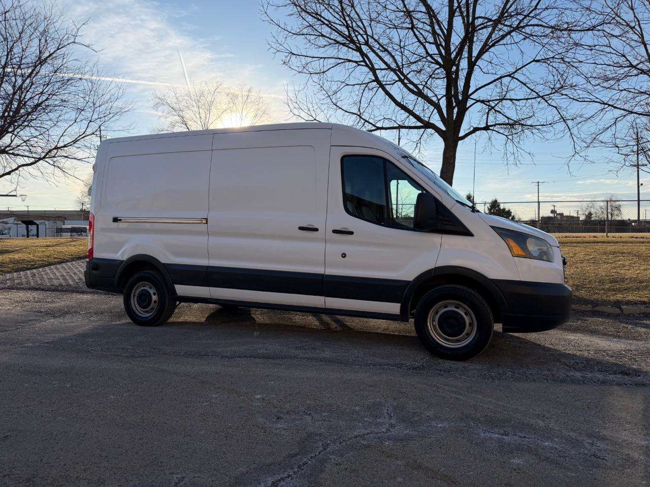 Ford Transit 150 Van Med. Roof w/Sliding Pass. 148-in. WB 2016