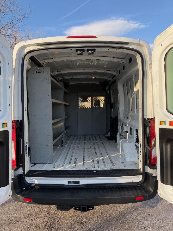 Ford Transit 150 Van Med. Roof w/Sliding Pass. 148-in. WB 2016