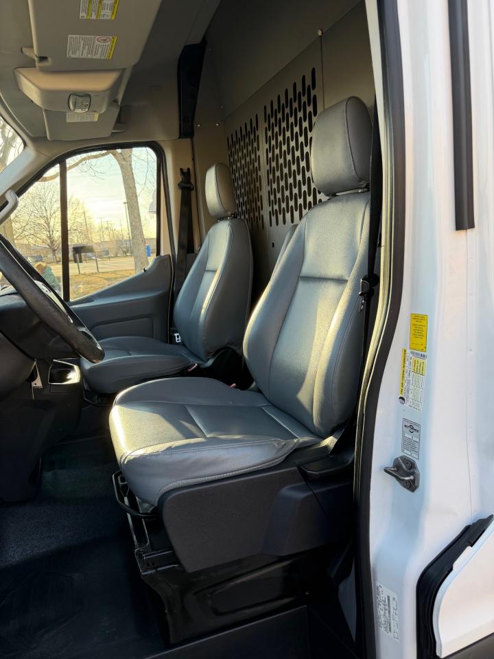 Ford Transit 150 Van Med. Roof w/Sliding Pass. 148-in. WB 2016