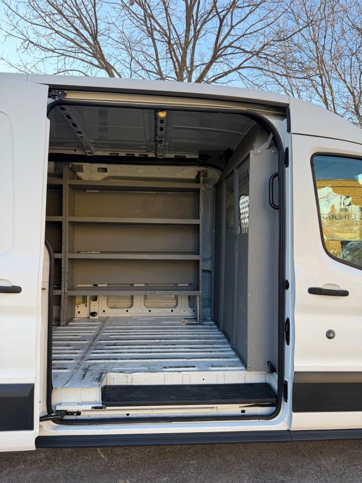 Ford Transit 150 Van Med. Roof w/Sliding Pass. 148-in. WB 2016