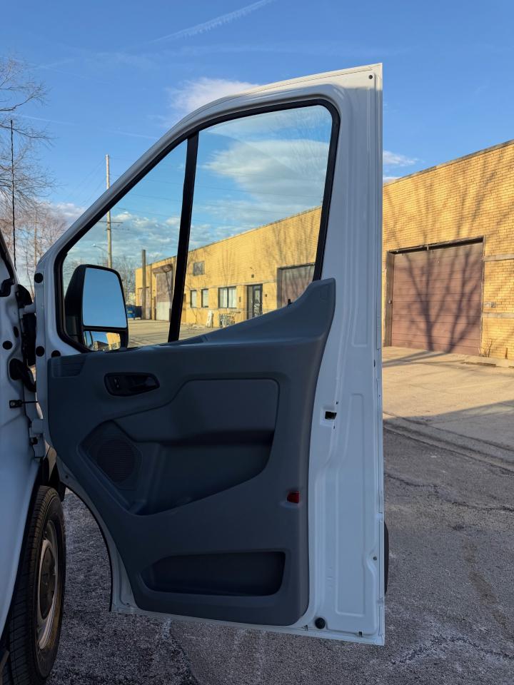 Ford Transit 150 Van Med. Roof w/Sliding Pass. 148-in. WB 2016