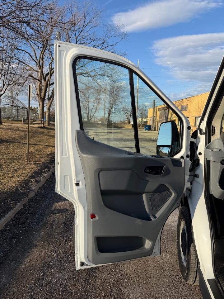 Ford Transit 150 Van Med. Roof w/Sliding Pass. 148-in. WB 2016