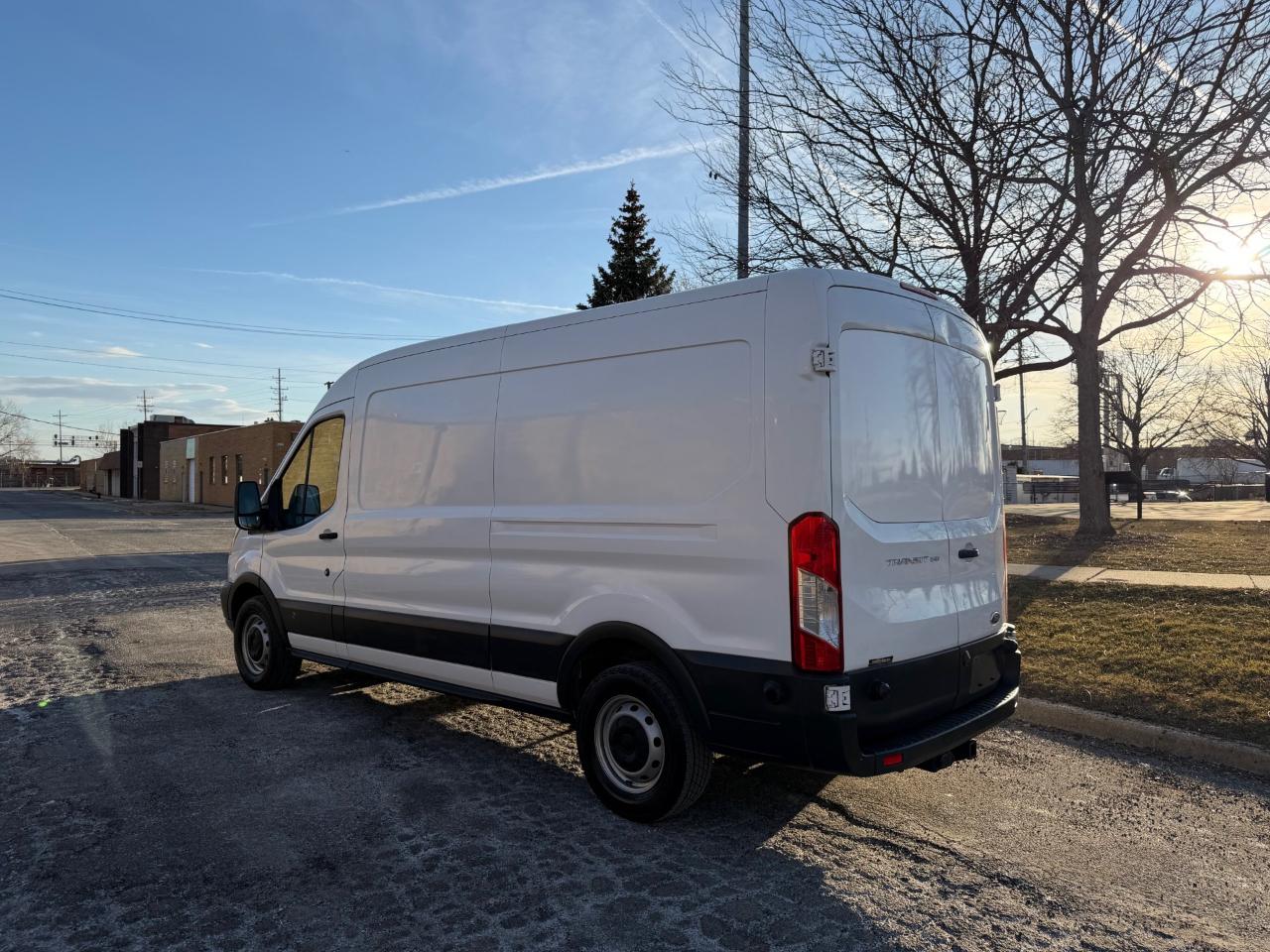 Ford Transit 150 Van Med. Roof w/Sliding Pass. 148-in. WB 2016