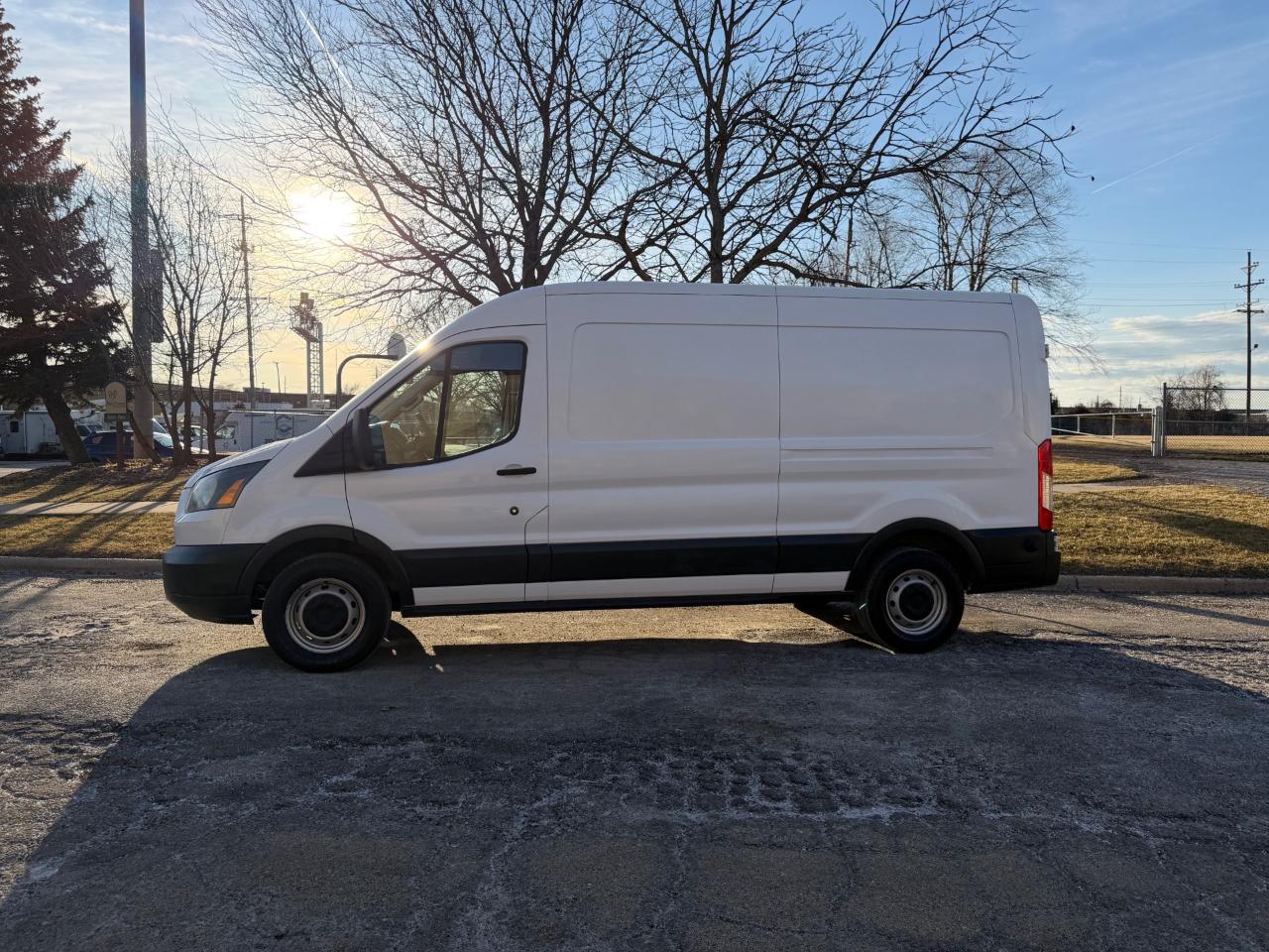 Ford Transit 150 Van Med. Roof w/Sliding Pass. 148-in. WB 2016