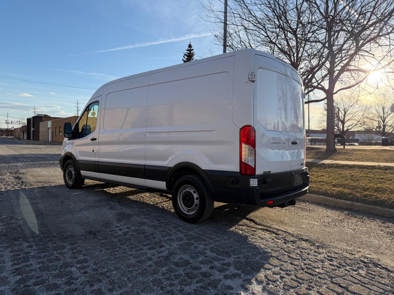 Ford Transit 150 Van Med. Roof w/Sliding Pass. 148-in. WB 2016