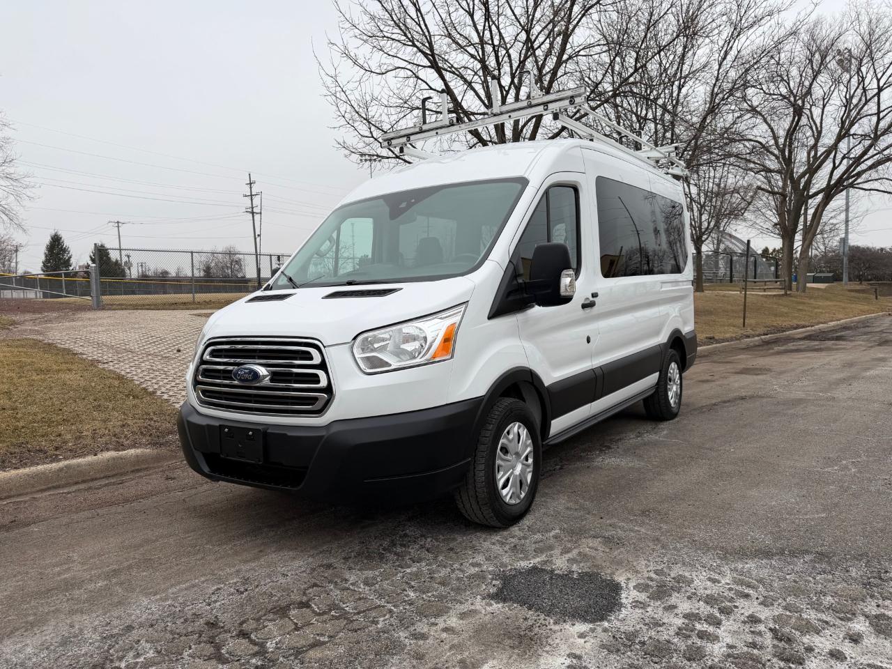 2019 Ford Transit 150 Wagon Med. Roof XLT w/Sliding Pass. 130-in. WB