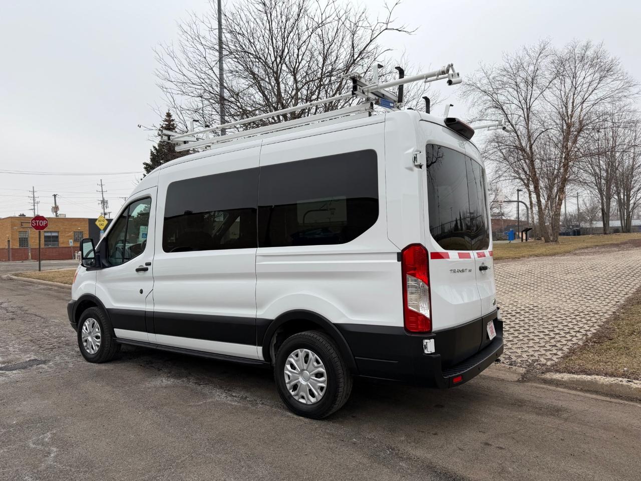 Ford Transit 150 Wagon Med. Roof XLT w/Sliding Pass. 130-in. WB 2019