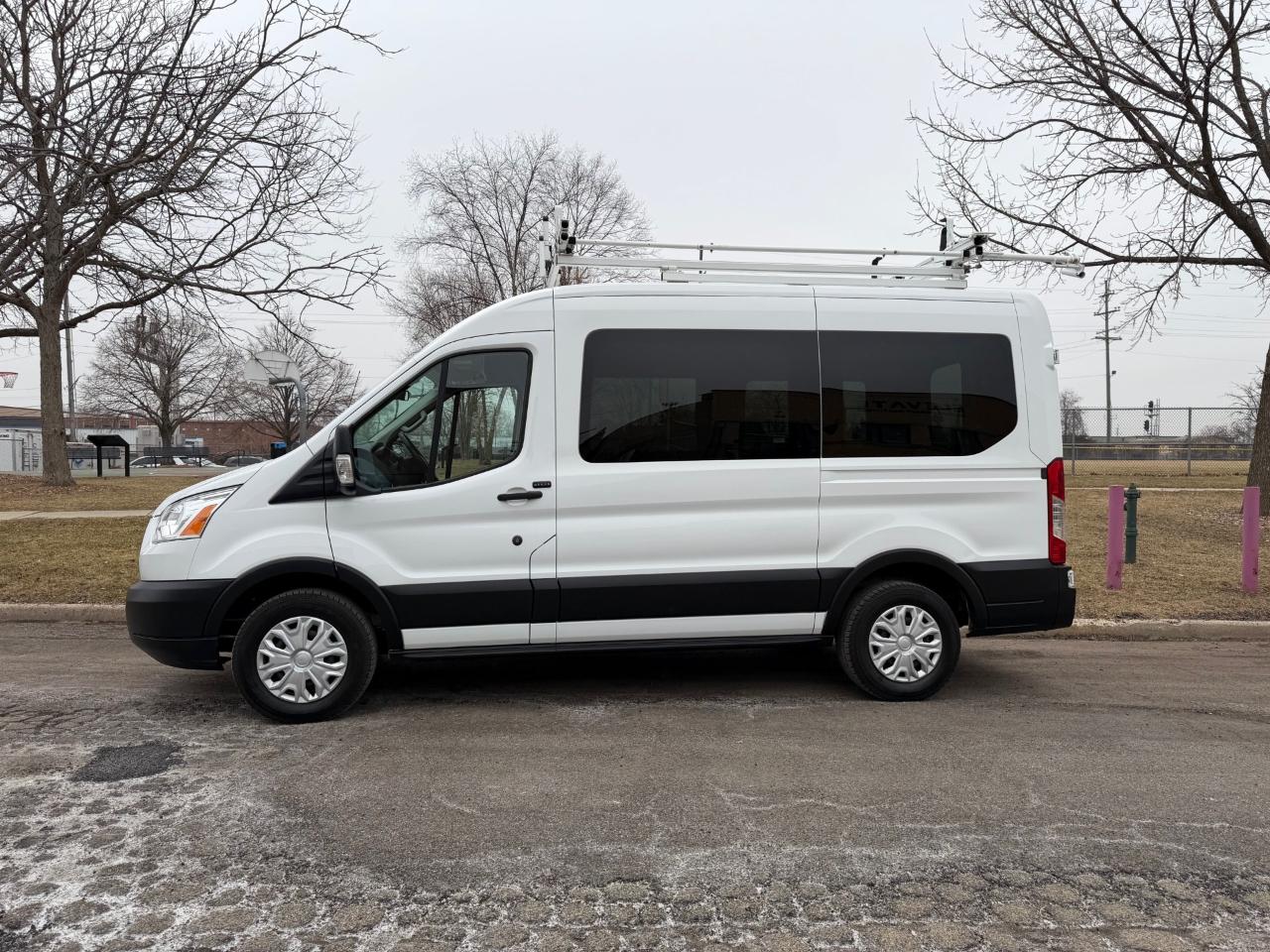 Ford Transit 150 Wagon Med. Roof XLT w/Sliding Pass. 130-in. WB 2019