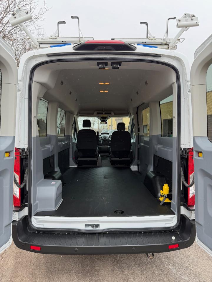 Ford Transit 150 Wagon Med. Roof XLT w/Sliding Pass. 130-in. WB 2019